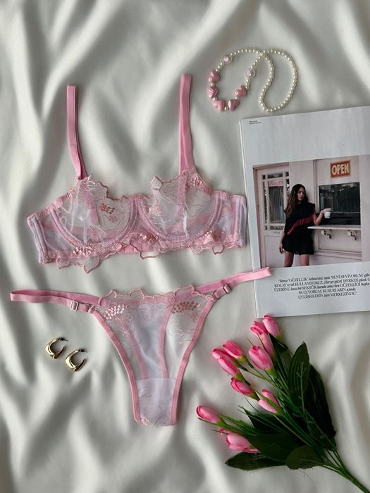 Pembe Çiçek Desenli Beyaz Tangalı Sütyen Takımı resmi
