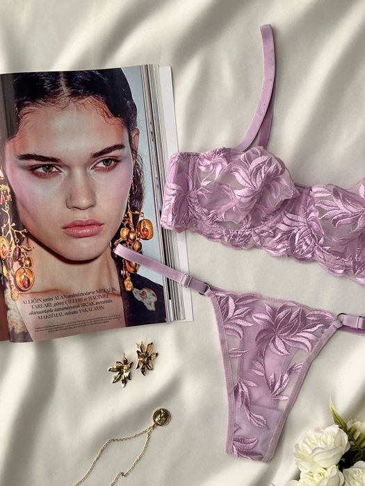 Lila Çiçek Desenli Tangalı Sütyen Takımı resmi