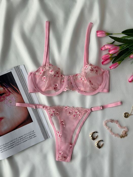 Pembe Çiçekli Tangalı Sütyen Takımı resmi
